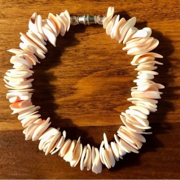 Seashell Bracelet in Peachy Orange/Cream 9” Long - Picture 1 of 3